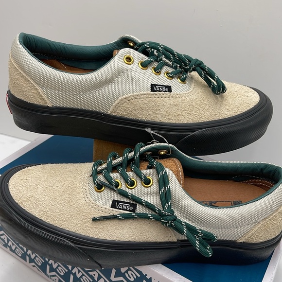 Vans Men’s Era VIt Lx
Hiker Bone White
VN0A4BNHBWQ
Sneakers - Picture 11 of 16